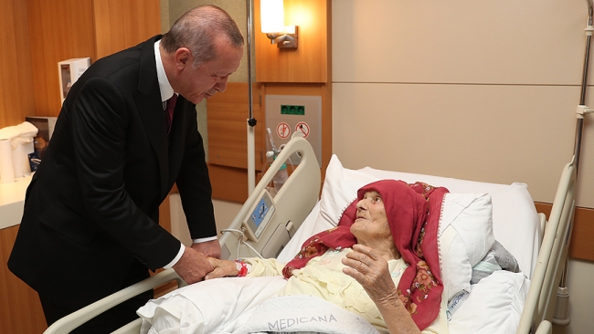 Cumhurbaşkanı Erdoğan'dan 100 yaşındaki Nazmiye Balcı'ya ziyaret
